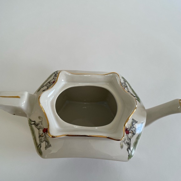 Crownford Giftware Teapot Fox Hunting Scene - Picture 6 of 10